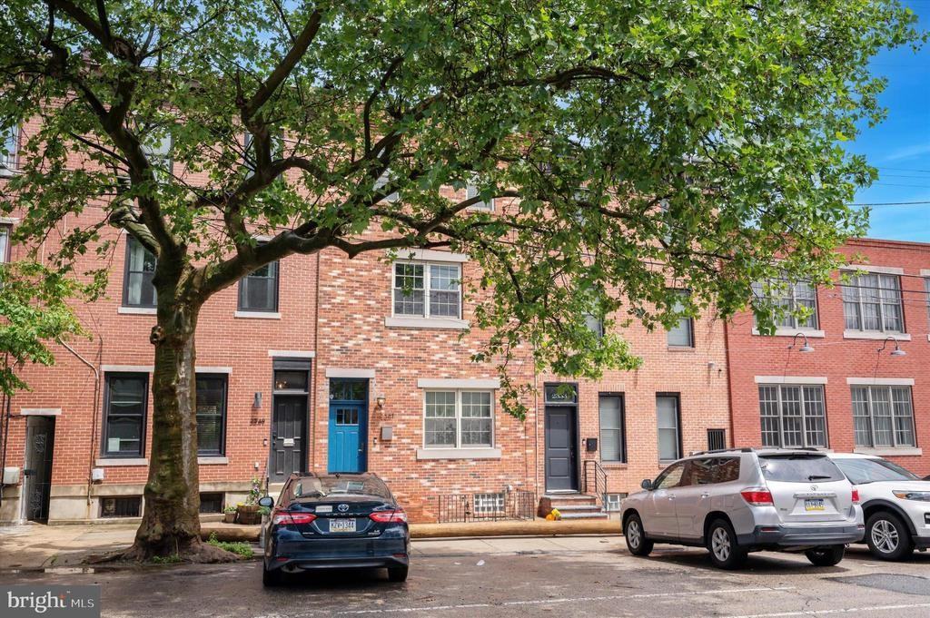 2351 E York St - Photo 2 of 44