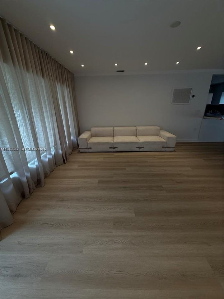 675 Ne 93rd St - Photo 4 of 8