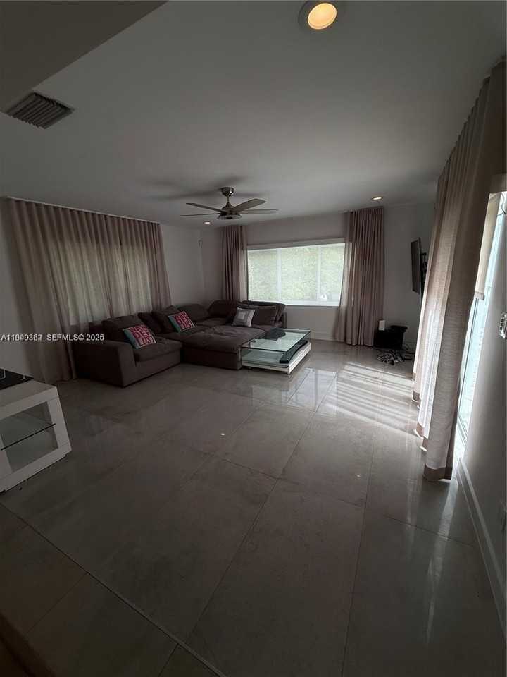 675 Ne 93rd St - Photo 6 of 8