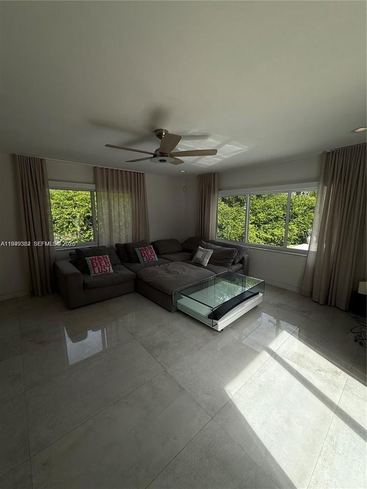 675 Ne 93rd St - Photo 7 of 8