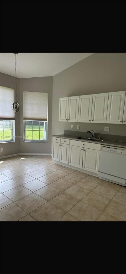 2480 E Aragon Blvd ##1 - Photo 3 of 15