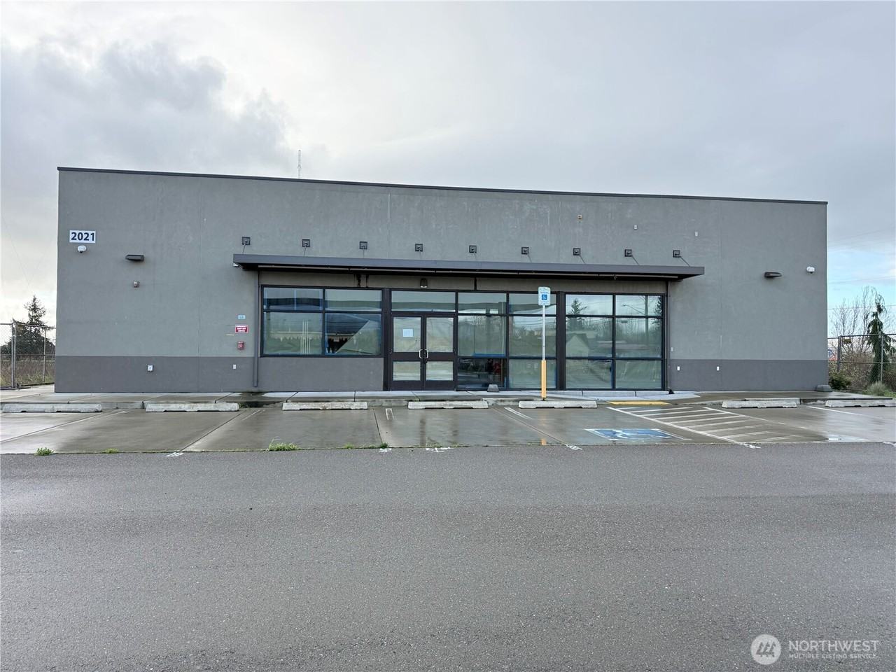 2021 Freeway Dr - Photo 2 of 19