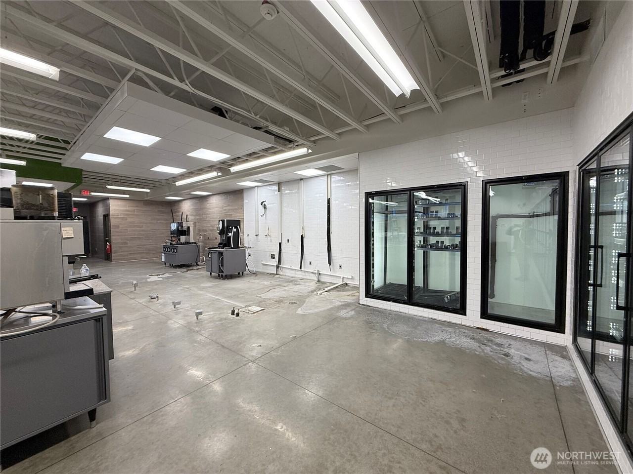 2021 Freeway Dr - Photo 5 of 19