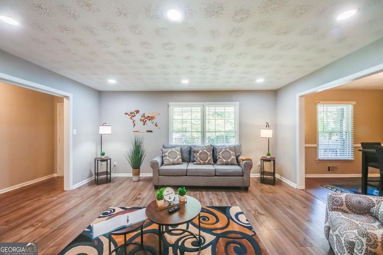 6903 Doncaster Rd - Photo 2 of 21