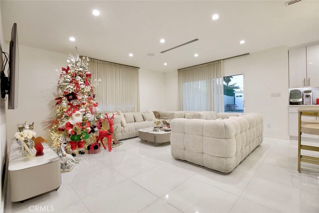 10263 Strathern St - Photo 3 of 19