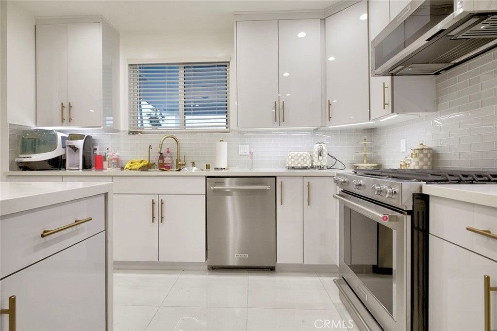 10263 Strathern St - Photo 6 of 19