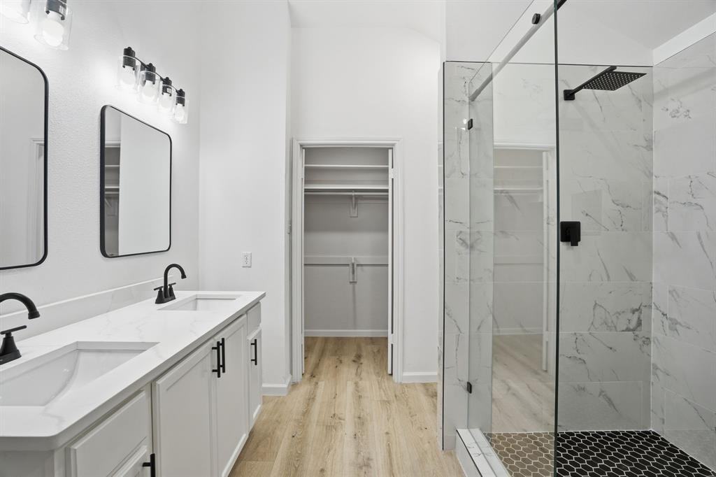 3805 Drakestone Ave - Photo 5 of 36