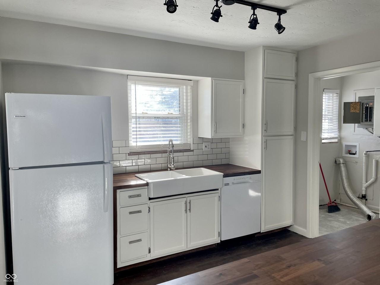 126 Roosevelt Dr - Photo 4 of 22