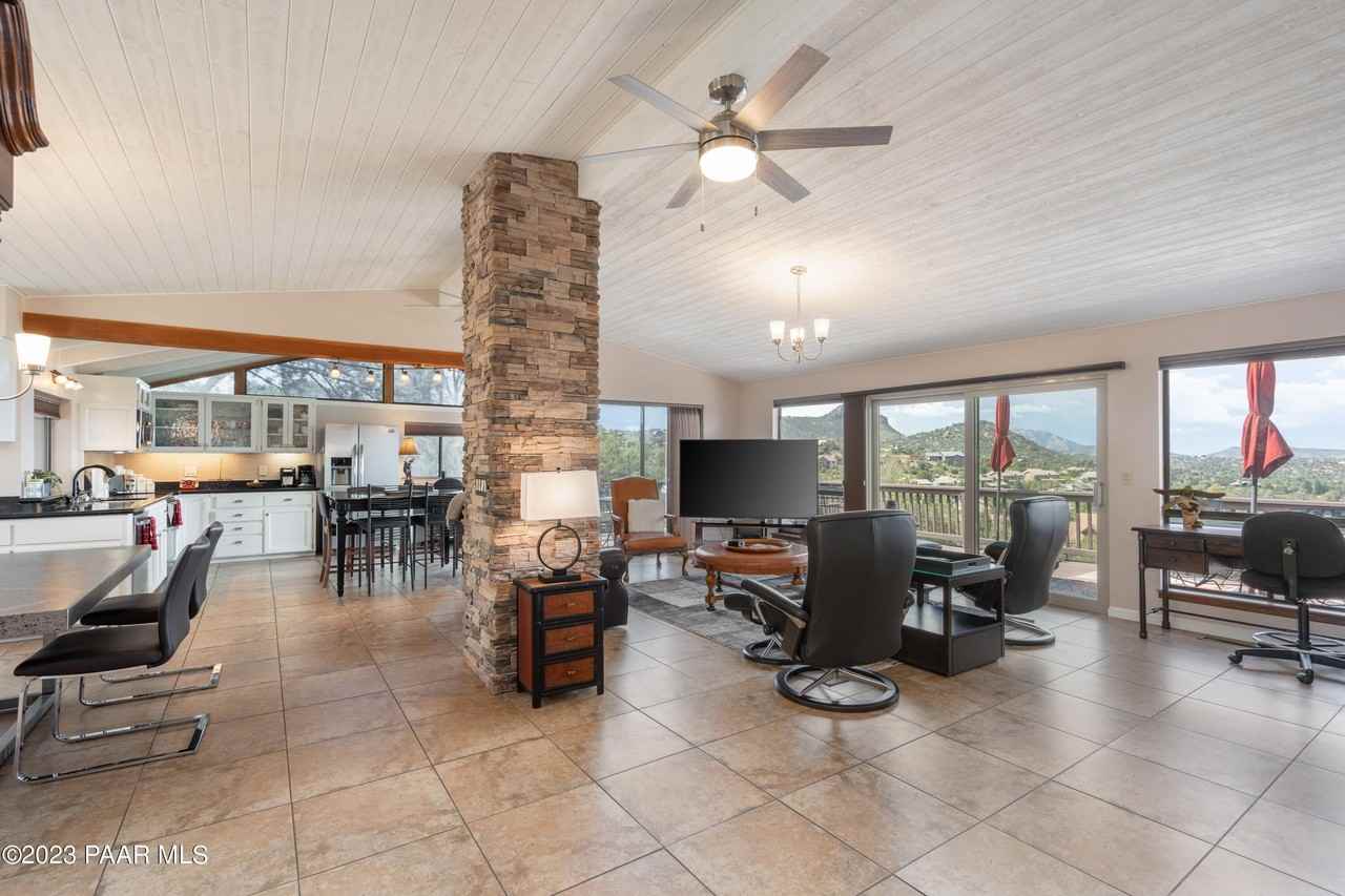 647 Fiesta Ln - Photo 4 of 22