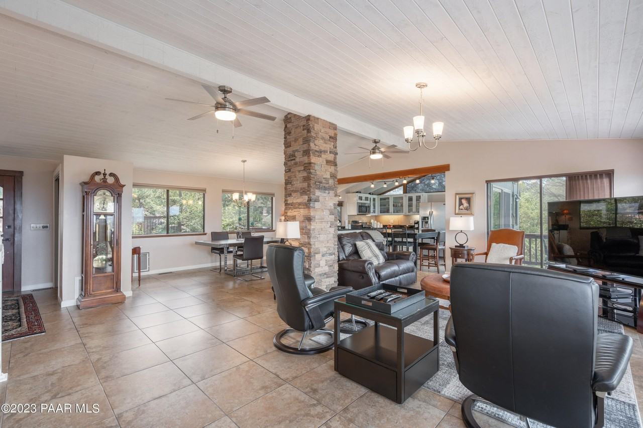 647 Fiesta Ln - Photo 6 of 22