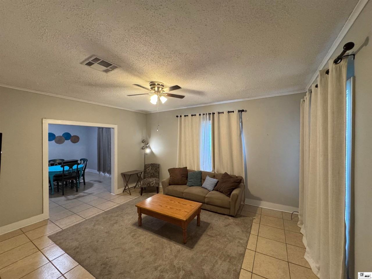 310 S Riverfront St - Photo 5 of 9