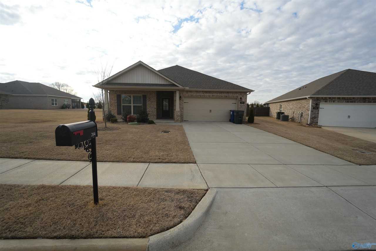 204 Joan Cir - Photo 2 of 36