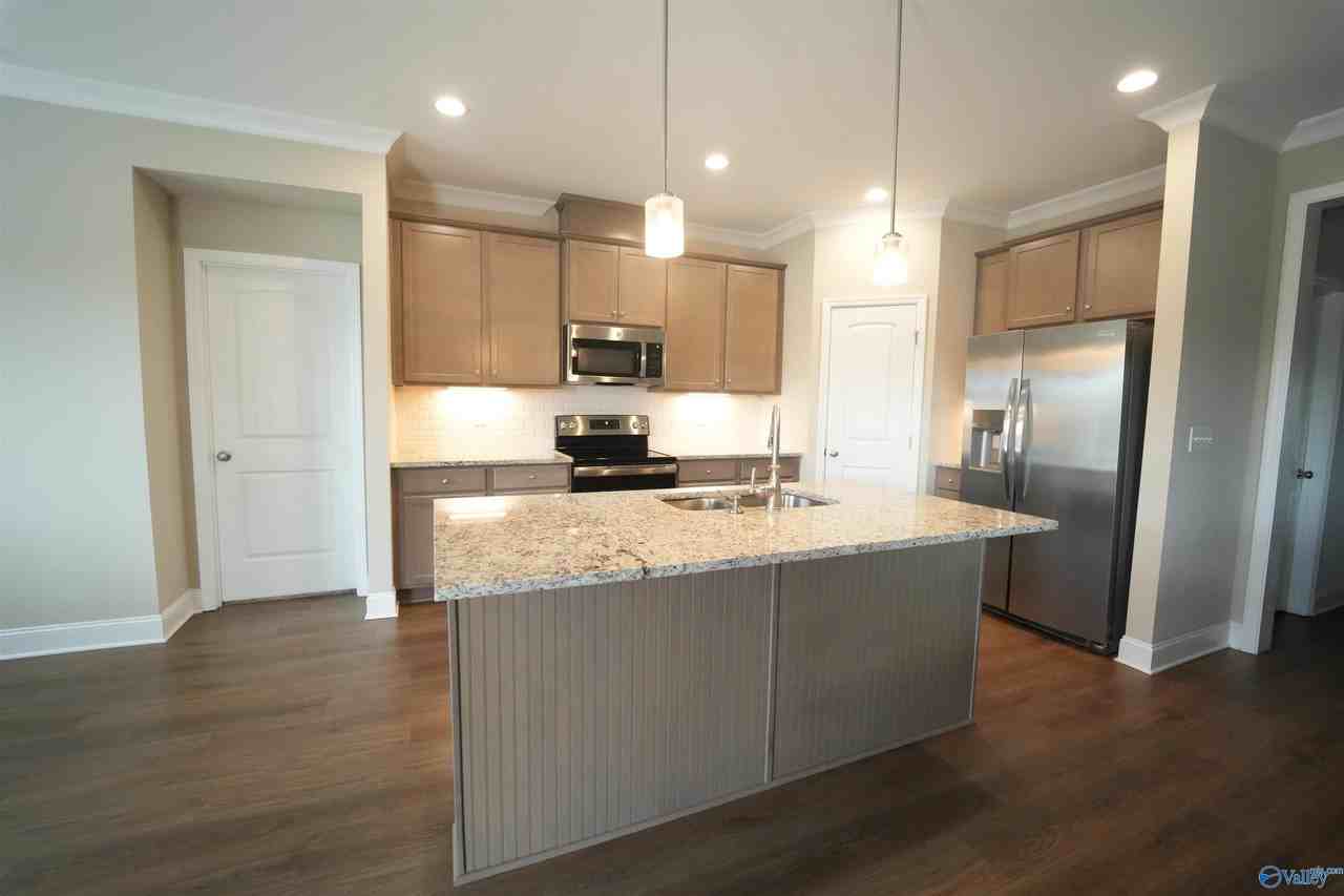 204 Joan Cir - Photo 6 of 36