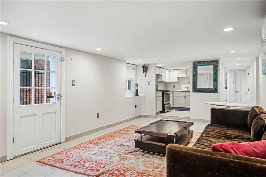 2429 Octavia St - Photo 2 of 17