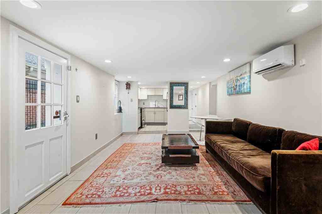 2429 Octavia St - Photo 3 of 17