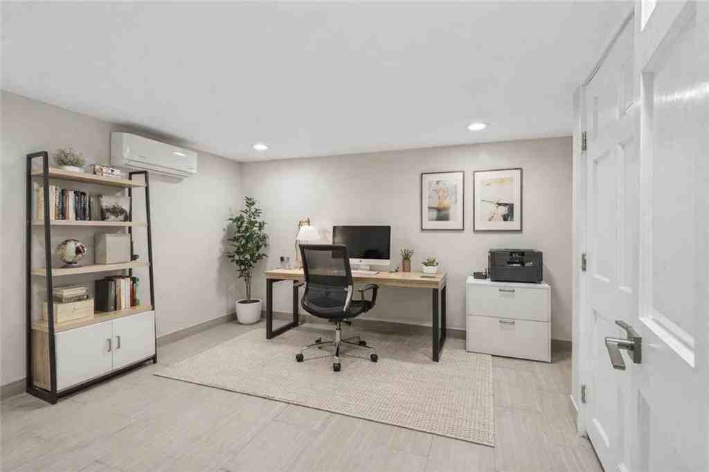 2429 Octavia St - Photo 5 of 17