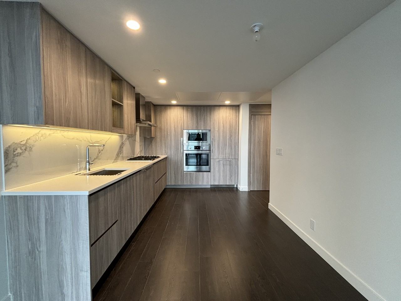 4880 Lougheed Hwy #1402 - Photo 6 of 50