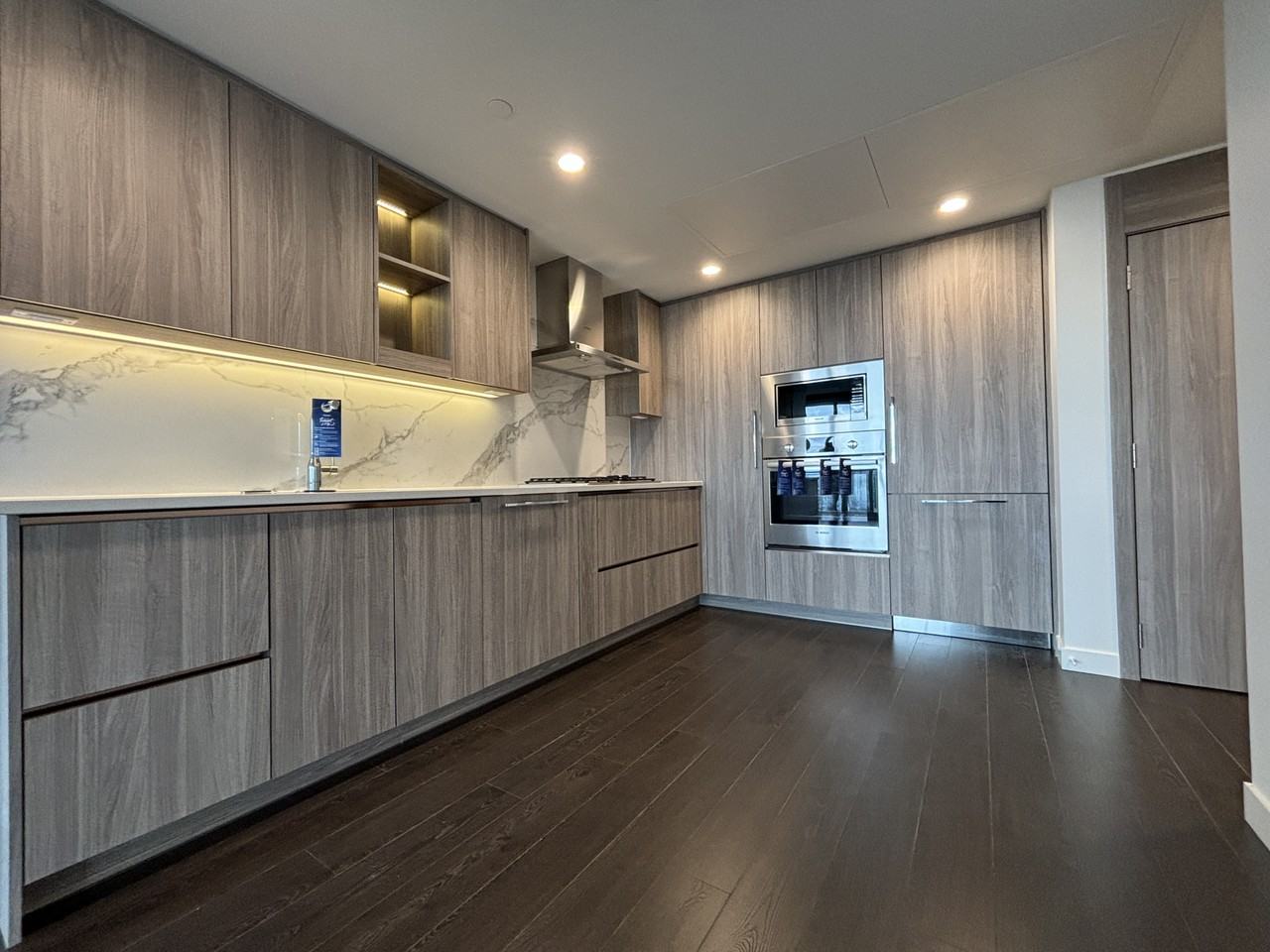 4880 Lougheed Hwy #1402 - Photo 7 of 50