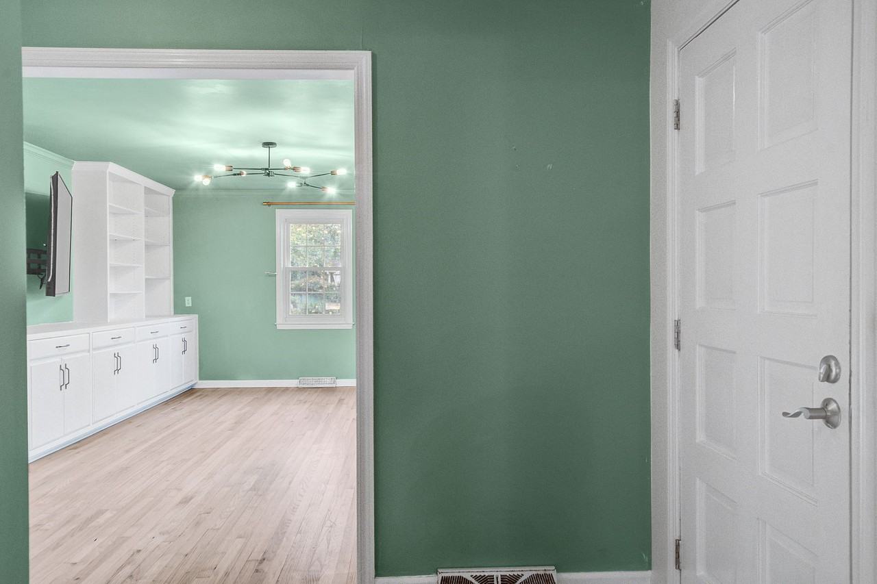 1248 Winchester Dr - Photo 3 of 8