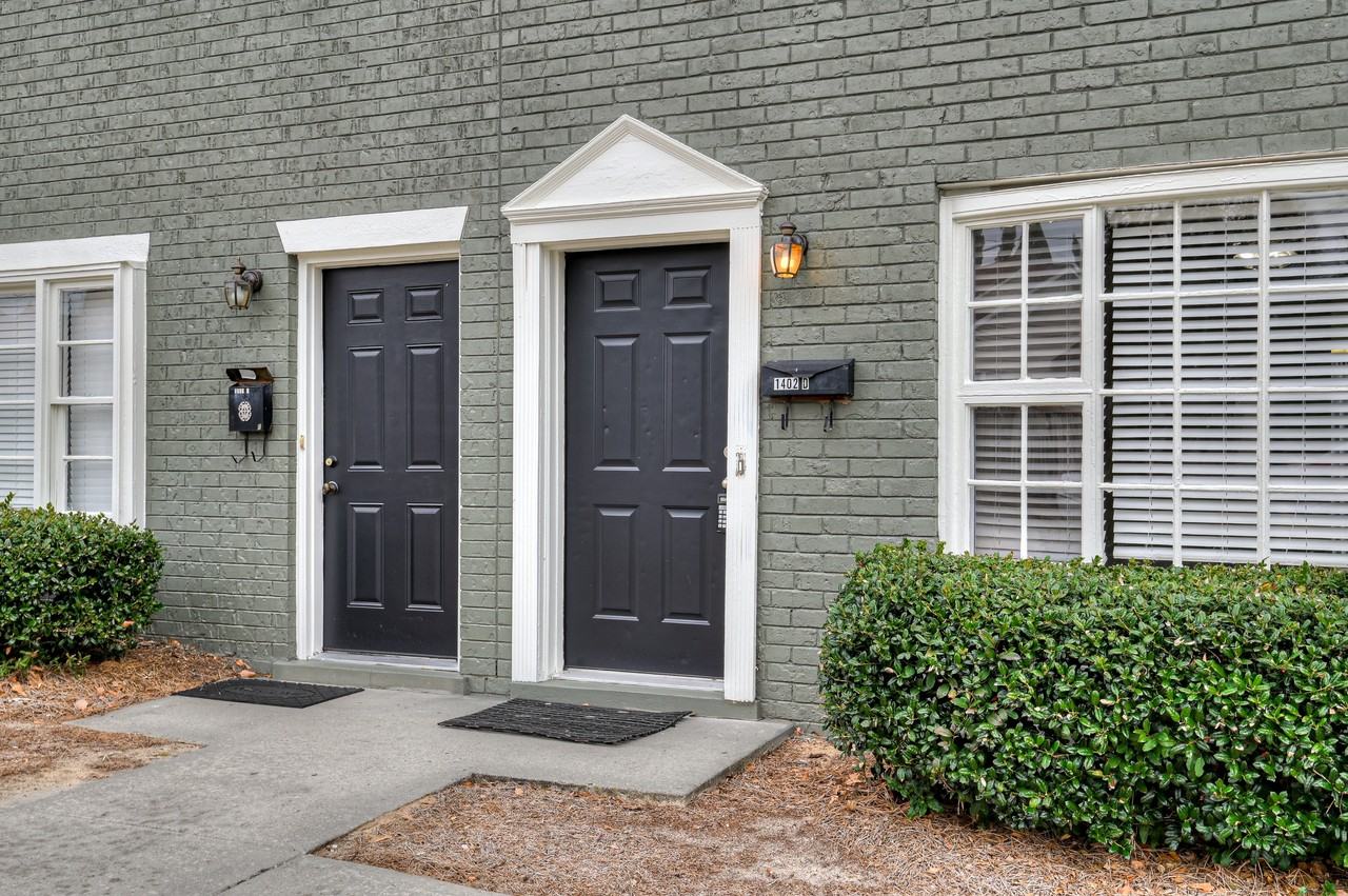 Summerville Campus Apartments - Photo 2 of 18