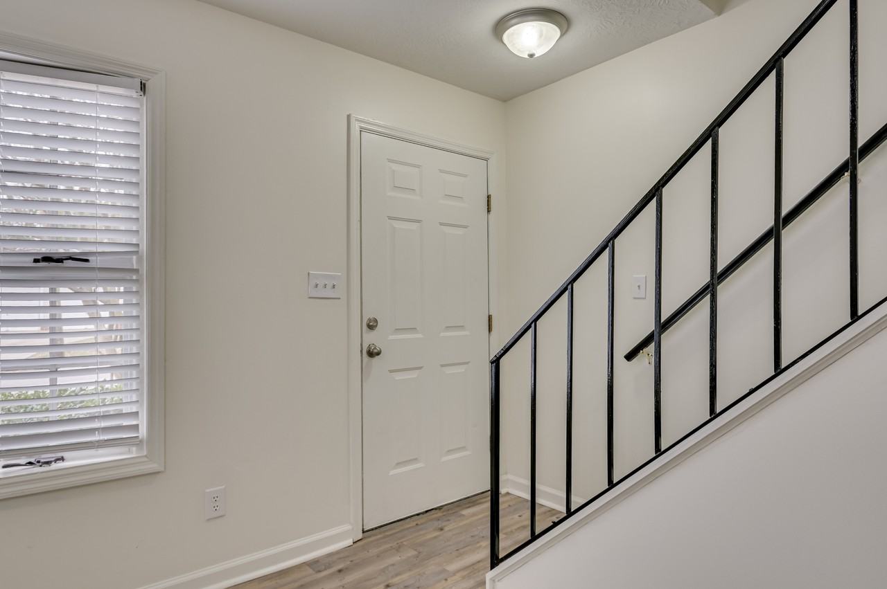 Summerville Campus Apartments - Photo 3 of 18
