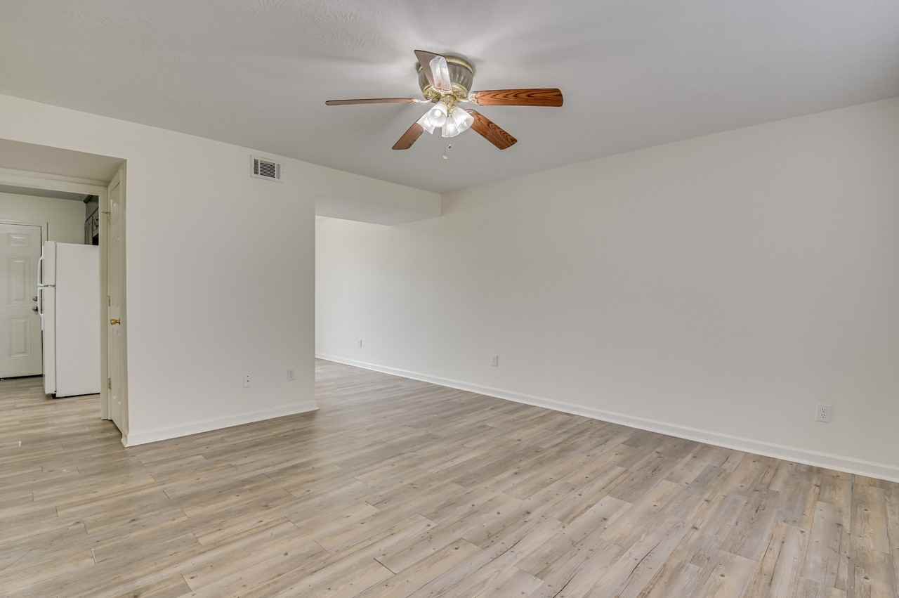 Summerville Campus Apartments - Photo 4 of 18