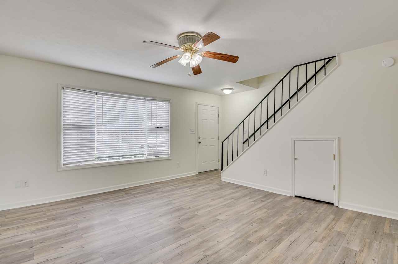 Summerville Campus Apartments - Photo 5 of 18