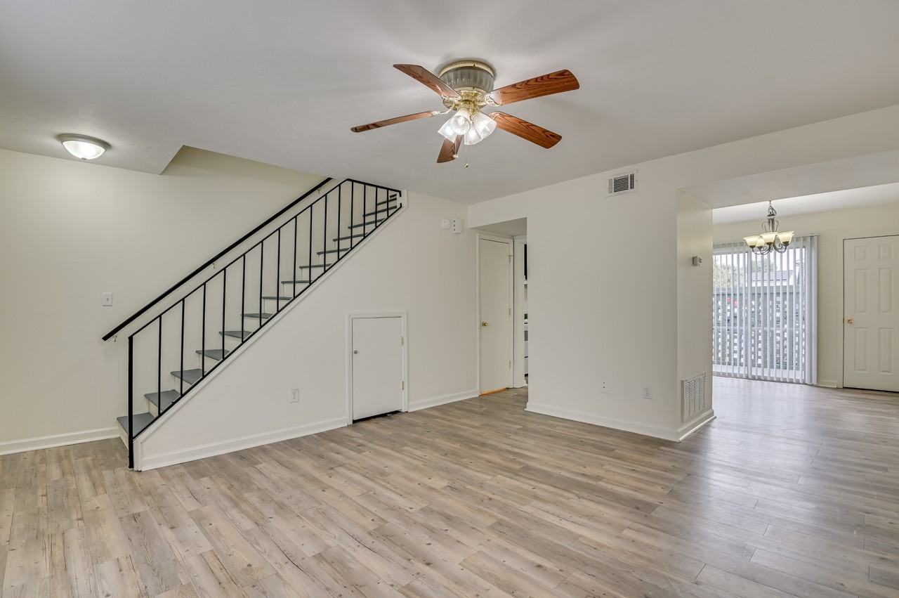 Summerville Campus Apartments - Photo 6 of 18