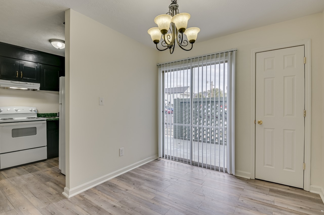 Summerville Campus Apartments - Photo 7 of 18