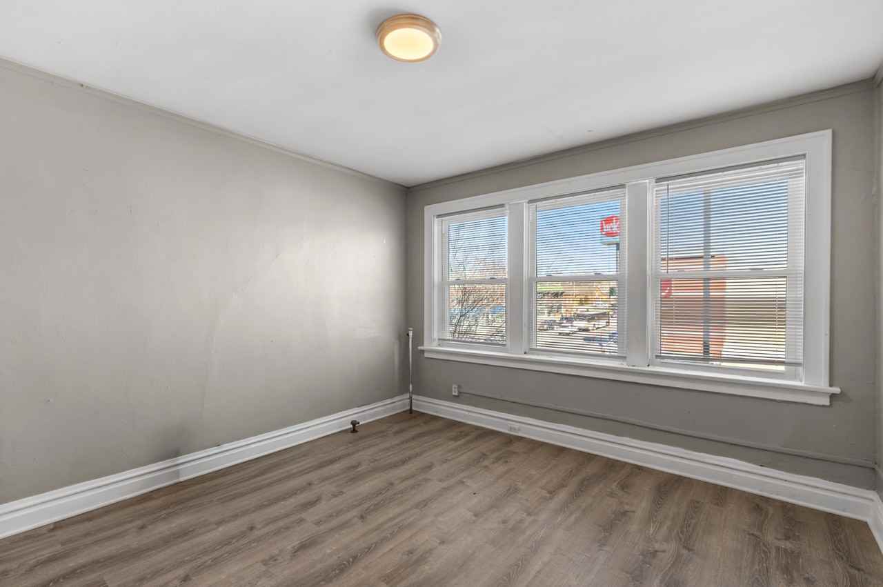 5618 South Grand Boulevard - Photo 4 of 49