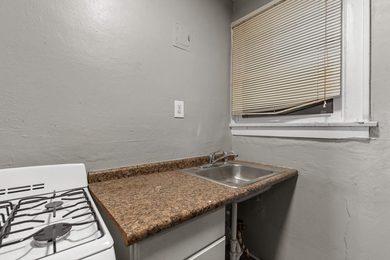 5618 South Grand Boulevard - Photo 6 of 49