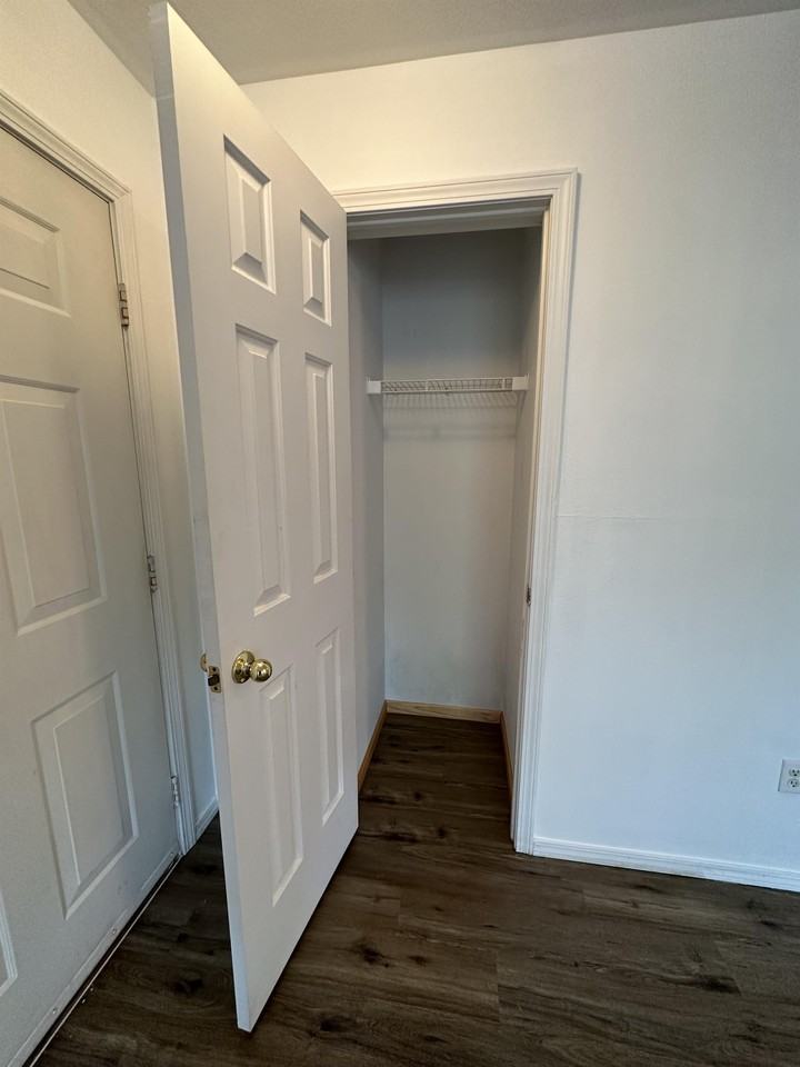 209 ID #, 400 Indian Trail Court Unit B - Photo 7 of 24