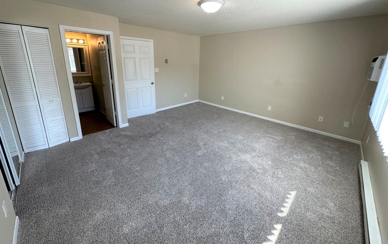 316 S Elm St - 16 PLEX - Photo 5 of 20