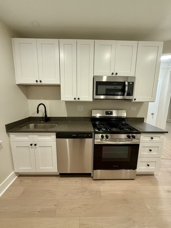 5453 West Wellington Avenue - Photo 5 of 17