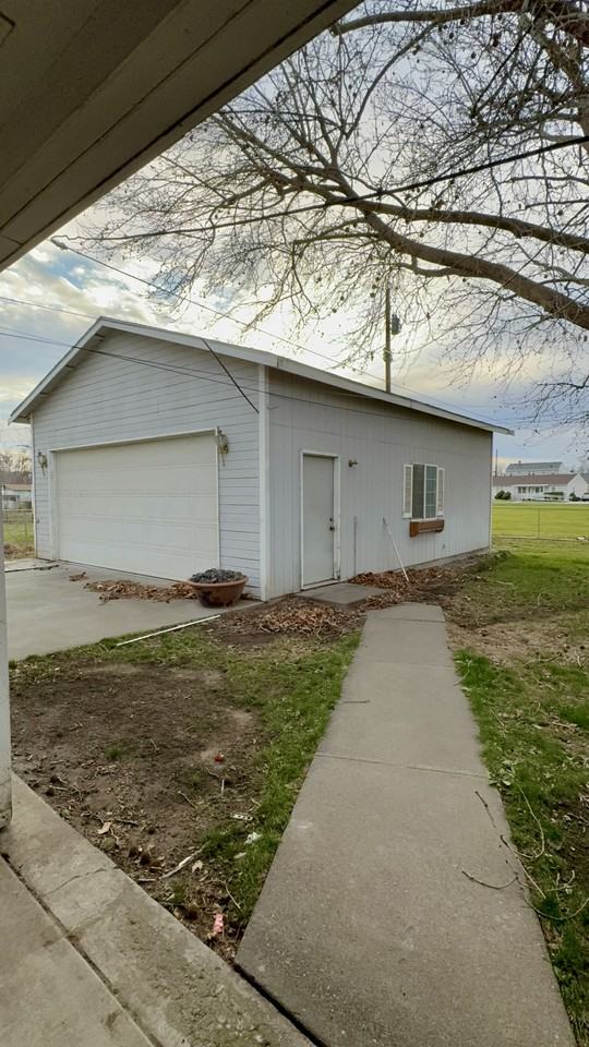 998 - 213/215 Casey Avenue - Photo 3 of 18