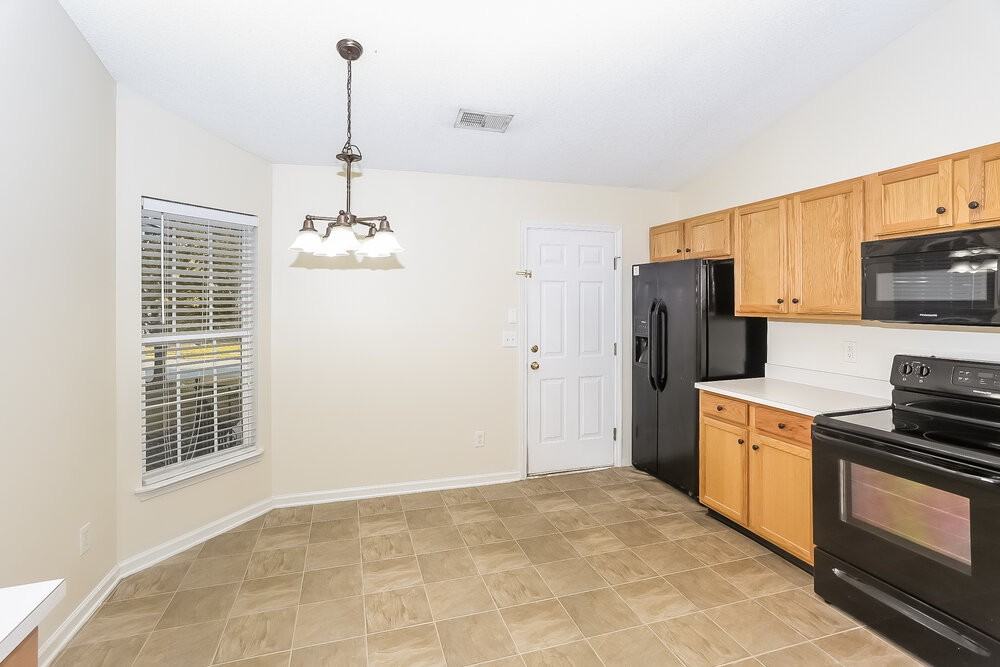 1056 Meadowbrook Ln Sw - Photo 5 of 14