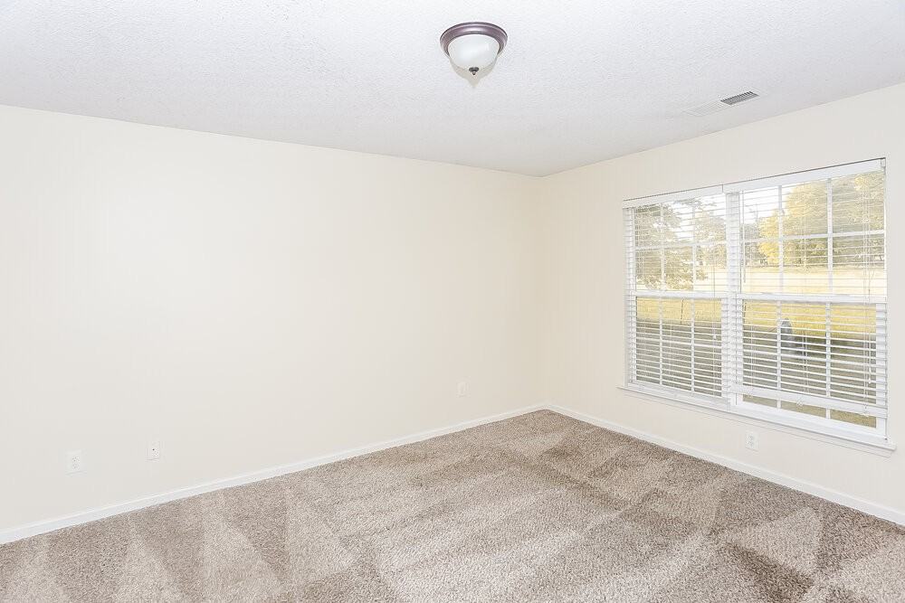 1056 Meadowbrook Ln Sw - Photo 7 of 14