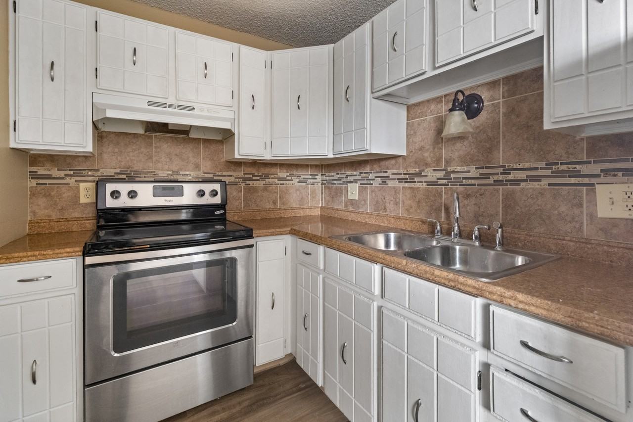 791 West Prentice Avenue - Photo 3 of 34