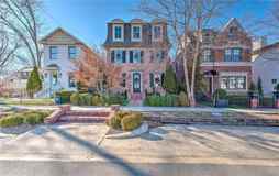 242 Sw D St - Photo 1 of 1