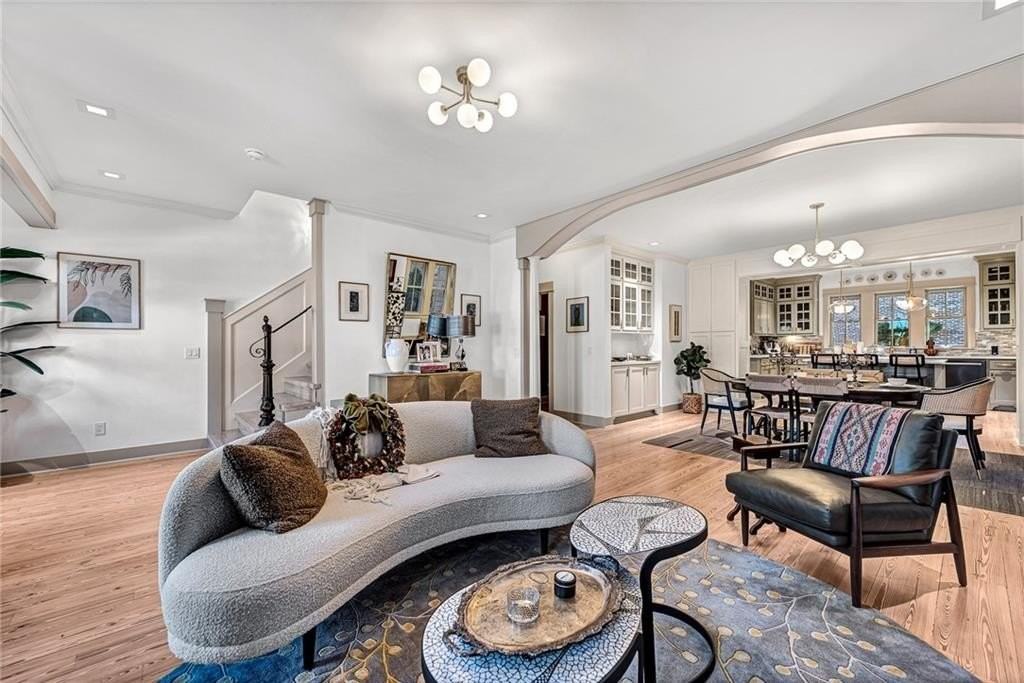 242 Sw D St - Photo 5 of 47