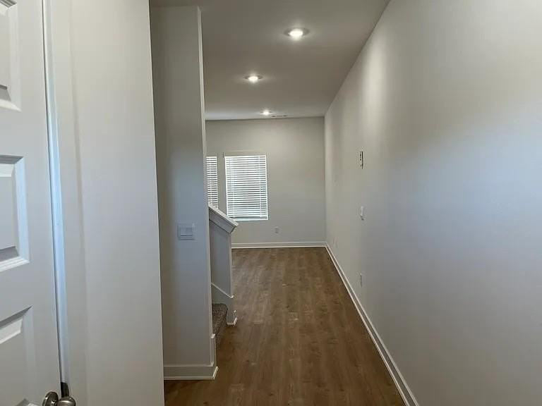 W Aurora St - Photo 2 of 11