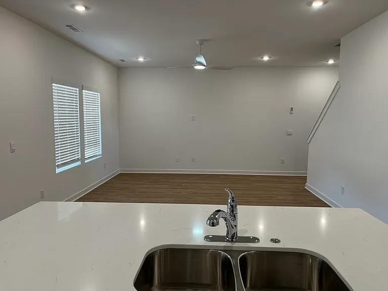 W Aurora St - Photo 4 of 11