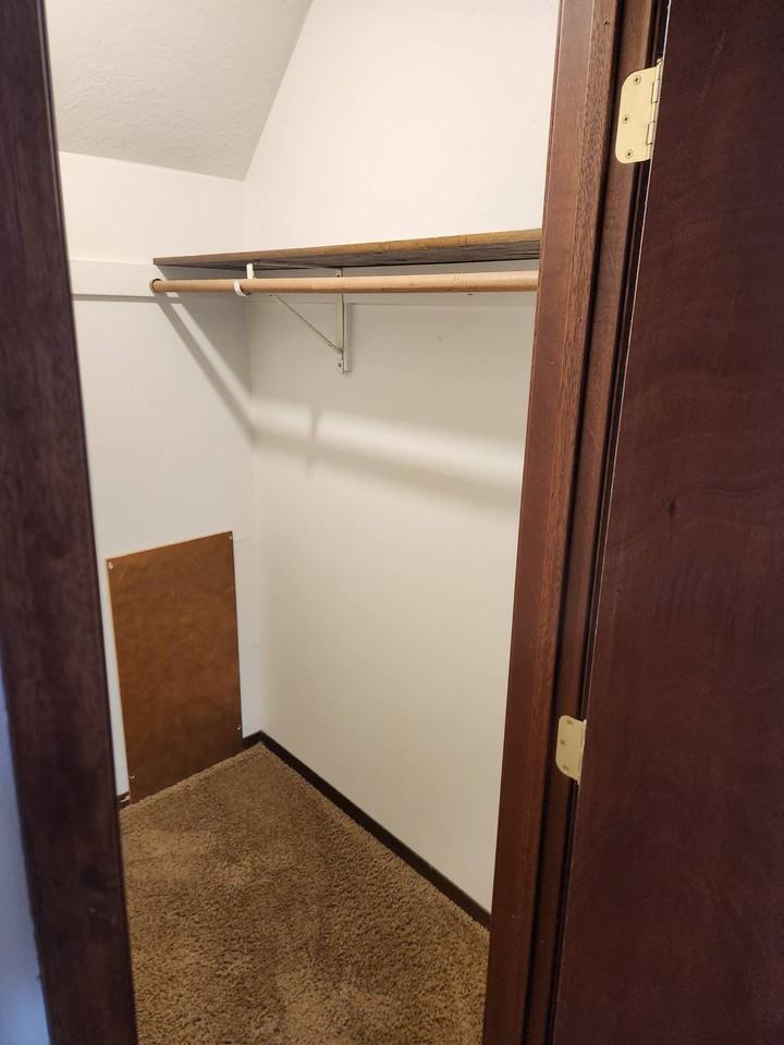 548 12th Street Southeast - Photo 5 of 9