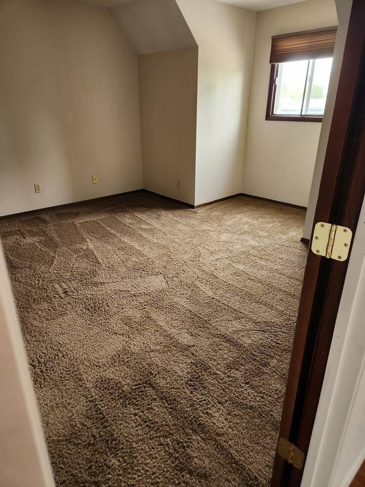 548 12th Street Southeast - Photo 6 of 9