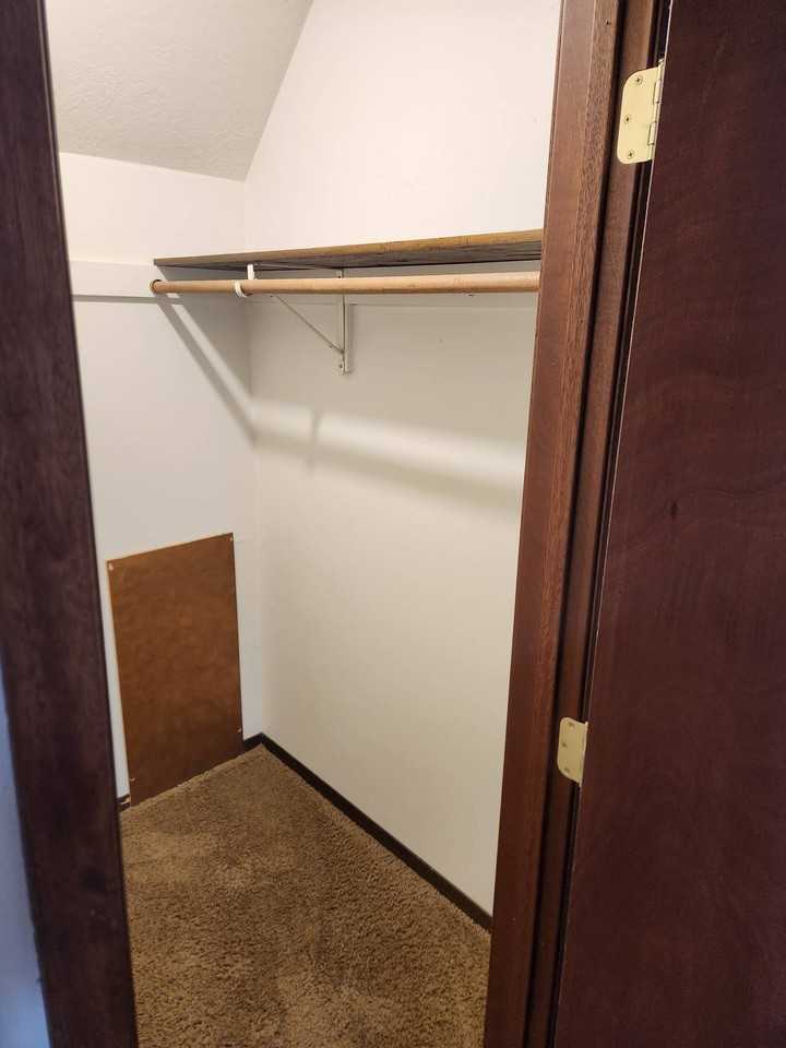 548 12th Street Southeast - Photo 5 of 9