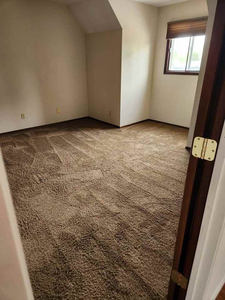 548 12th Street Southeast - Photo 6 of 9