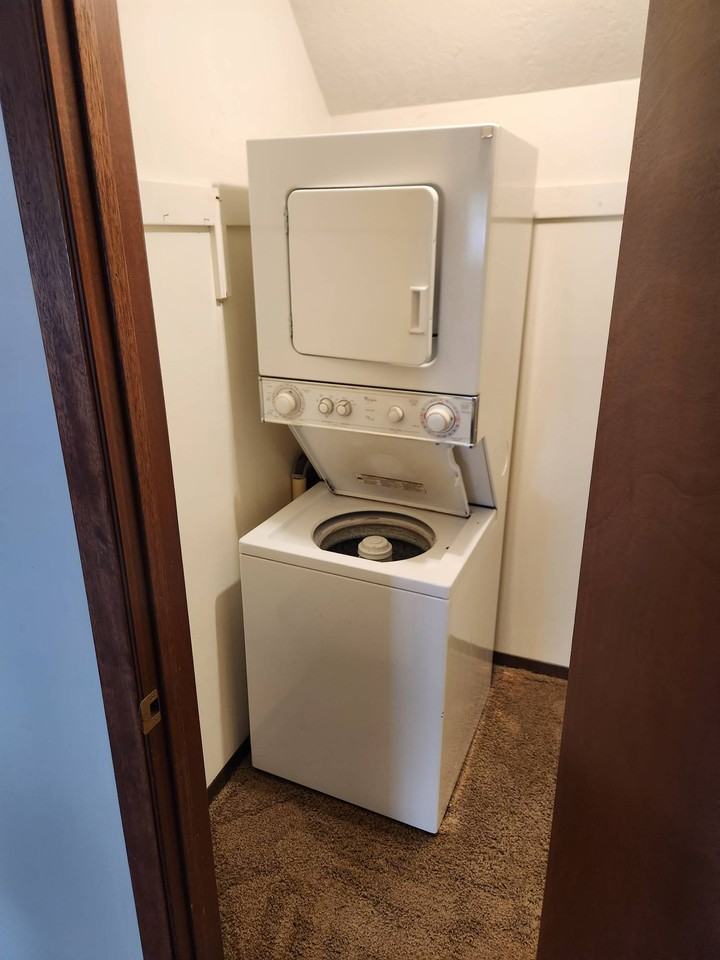 548 12th Street Southeast - Photo 7 of 9