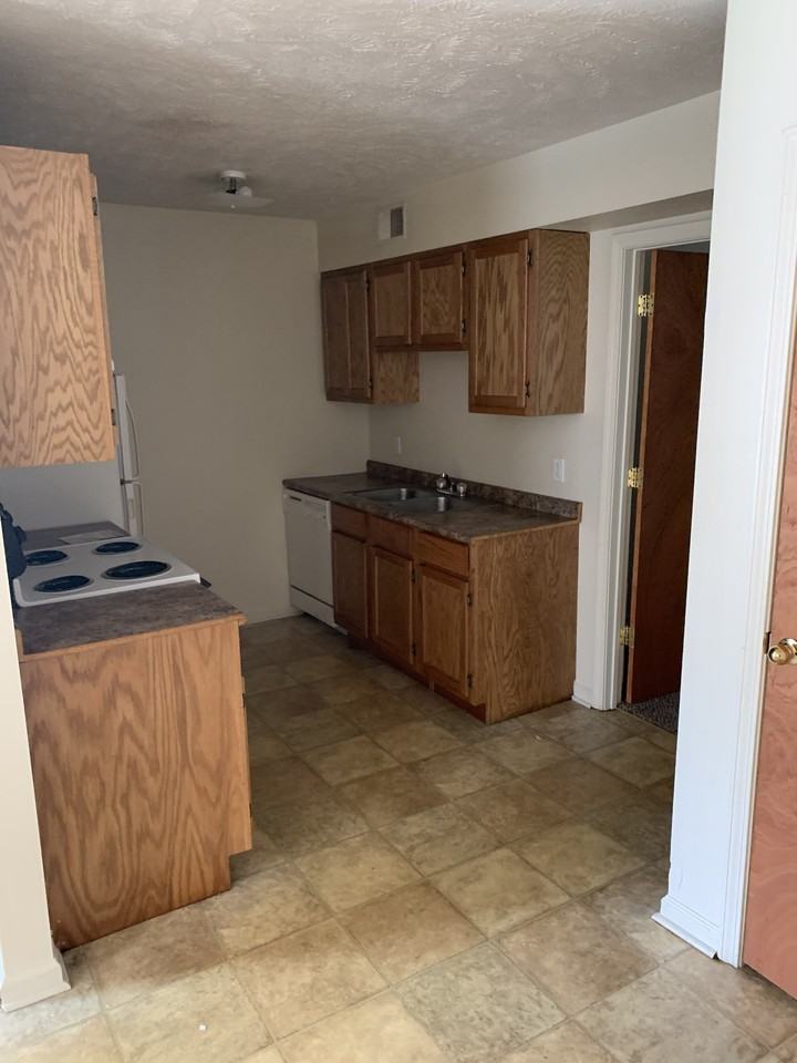 2400 McConnell Circle - Photo 2 of 6