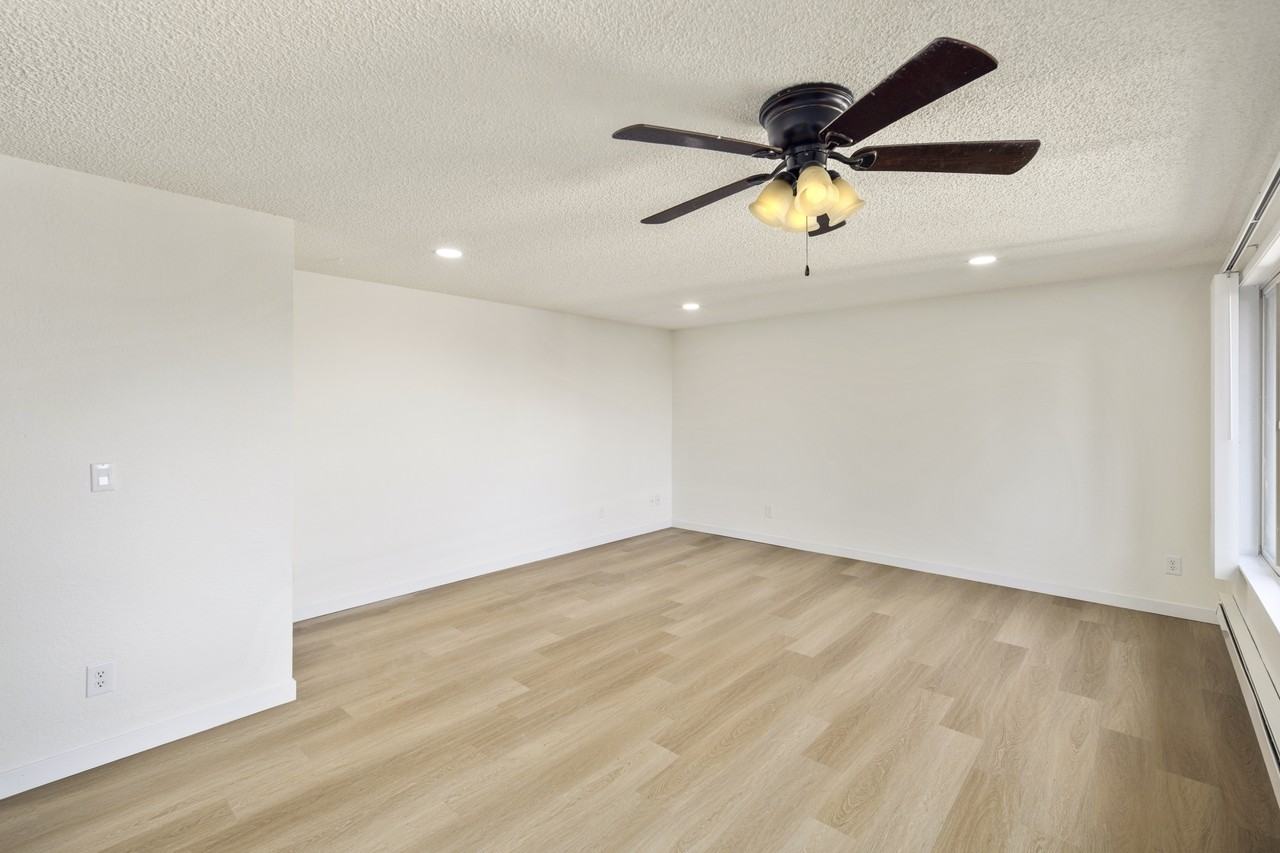 707 Hawthorne Street - Photo 5 of 40