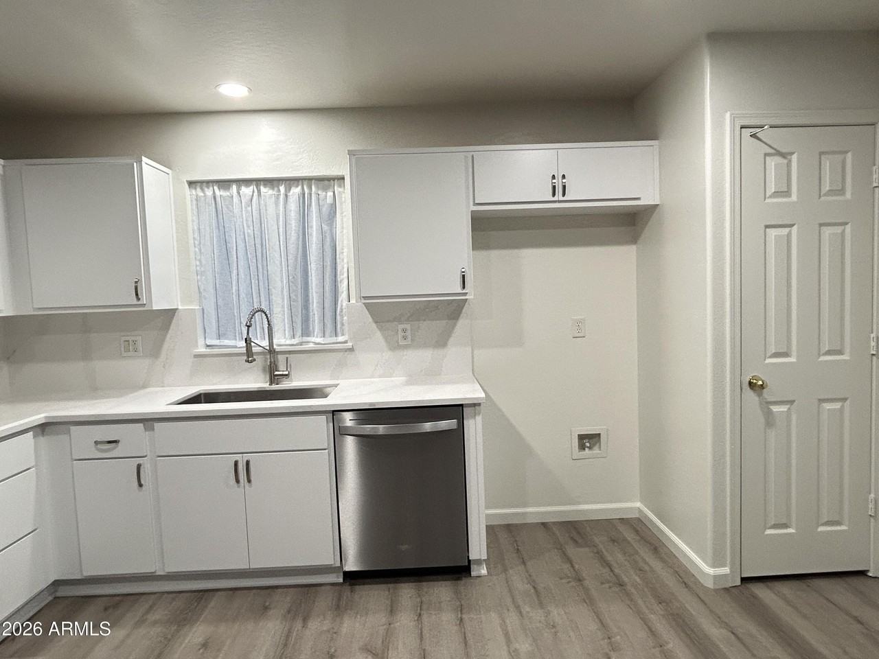 10542 W Alvarado Rd - Photo 7 of 29